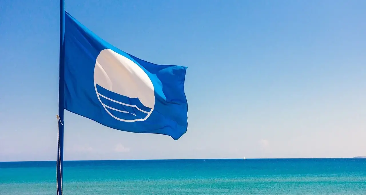 Bandiera Blu 2026: conferme per Roccella, Siderno e Caulonia. Prima volta per Locri\n