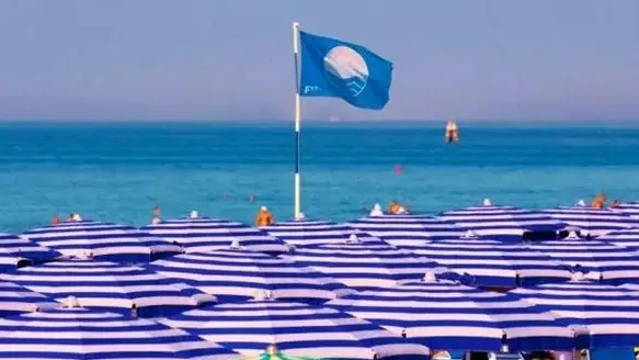 <p>Bandiere Blu, la Calabria cresce ancora: nel 2026 quattro new entry e secondo posto in Italia</p>