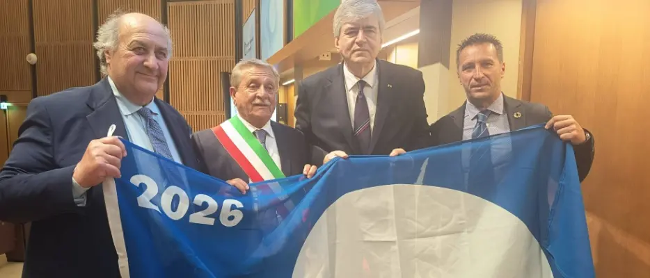Parghelia riconferma la Bandiera blu, il sindaco Landro: «Risultato non scontato frutto di grande lavoro»\n