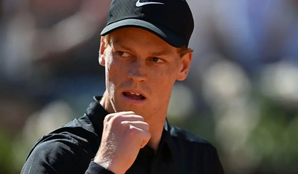 Sinner vince a Roma contro Rublev ed entra nella storia del tennis: 32 vittorie di fila nel circuito Atp\n