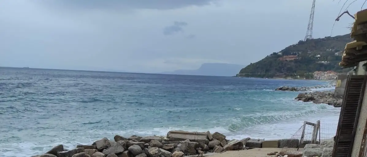 La Calabria tra erosione costiera e caro energia: così la prossima estate\u00A0rischia di essere l’ennesima occasione persa\n