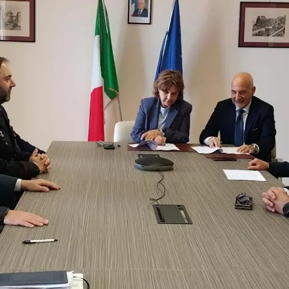 Dal contrasto alle rapine agli atm alle truffe, a Vibo siglato protocollo d'intesa tra Prefettura e Associazione bancaria\n