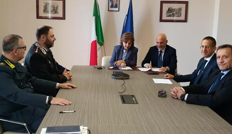 Dal contrasto alle rapine agli atm alle truffe, a Vibo siglato protocollo d'intesa tra Prefettura e Associazione bancaria\n