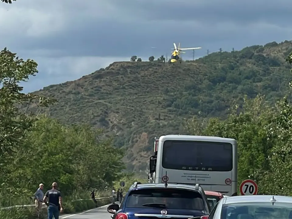 Fuscaldo, operaio precipita da un tetto: interviene l’elisoccorso