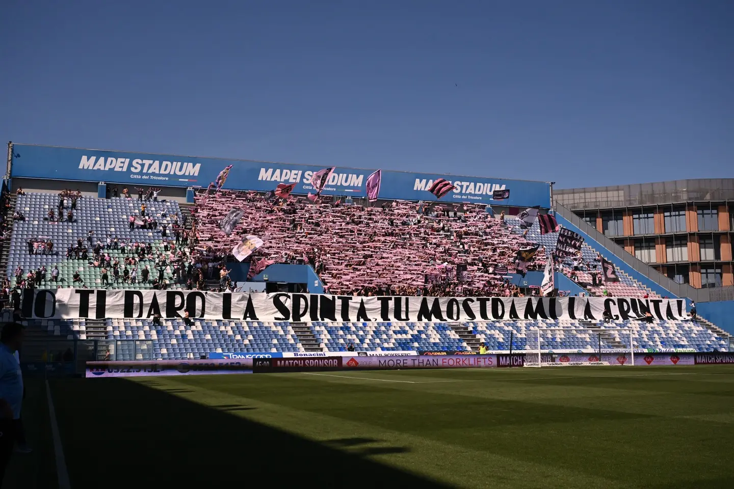 Playoff Serie B, il Palermo a Catanzaro senza tifosi al seguito: trasferta vietata per motivi di ordine pubblico\n
