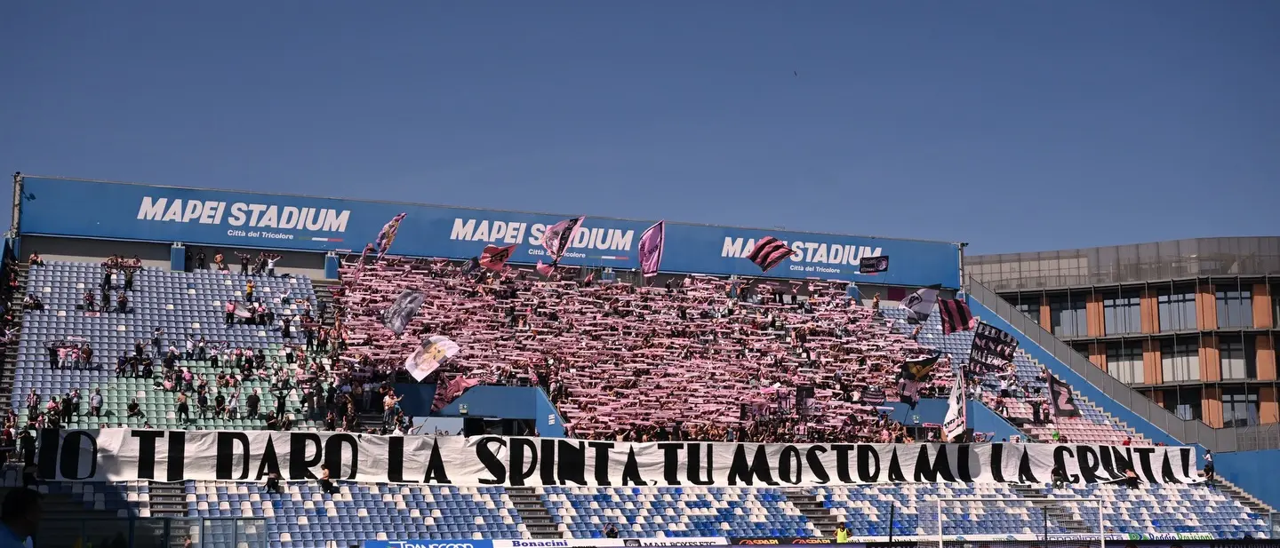 Playoff Serie B, il Palermo a Catanzaro senza tifosi al seguito: trasferta vietata per motivi di ordine pubblico\n