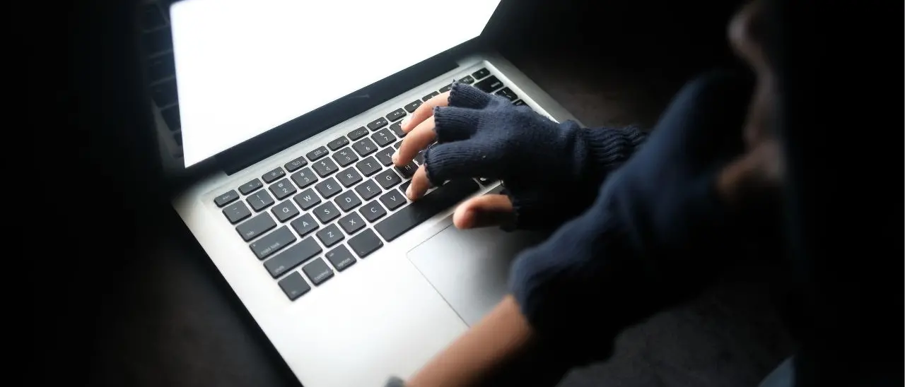 Dossier, vip spiati e poliziotti infedeli: il mercato nero dei dati in Italia. Tra le vittime un ex calciatore del Crotone –\u00A0NOMI\n