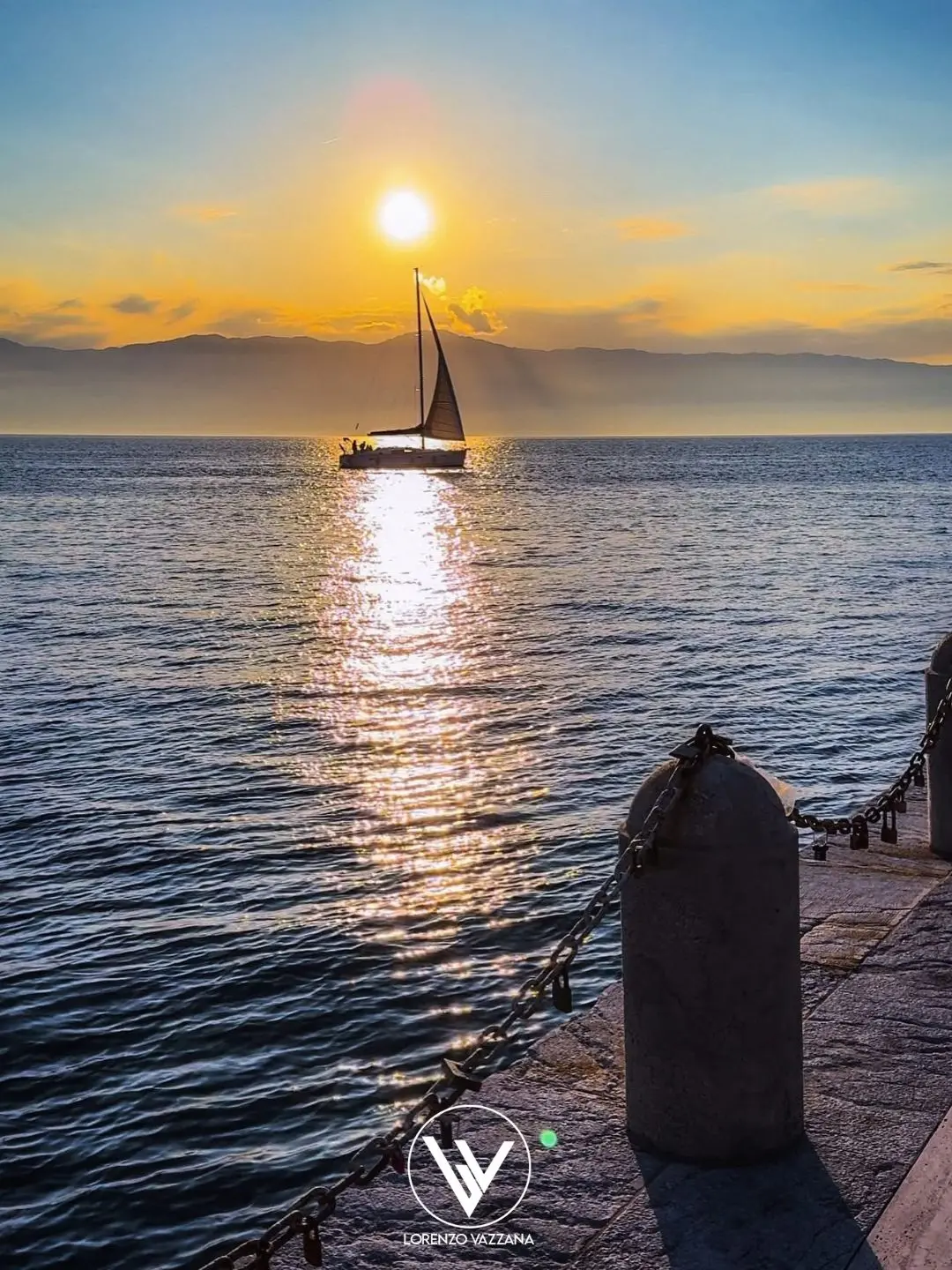 Arena sullo Stretto, dove il tramonto impara il mare\n