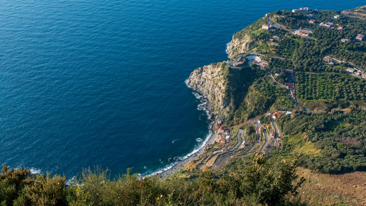 Costa Viola ancora senza Bandiera Blu: «Il mare non basta, serve investire su\u00A0servizi e salvaguardia del territorio»\n