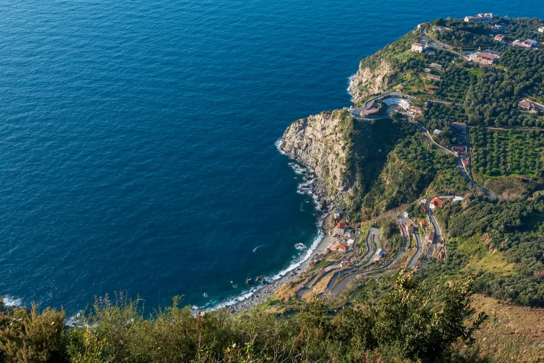 Costa Viola ancora senza Bandiera Blu: «Il mare non basta, serve investire su\u00A0servizi e salvaguardia del territorio»\n