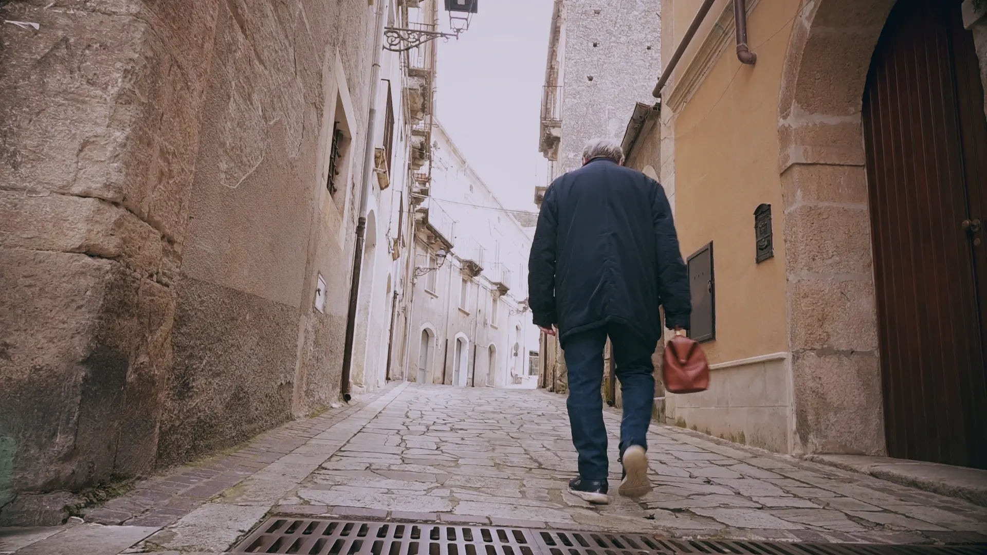 “Tracce”, su LaC Tv il racconto del dottor Camillo: quando fare il medico è una vocazione\n