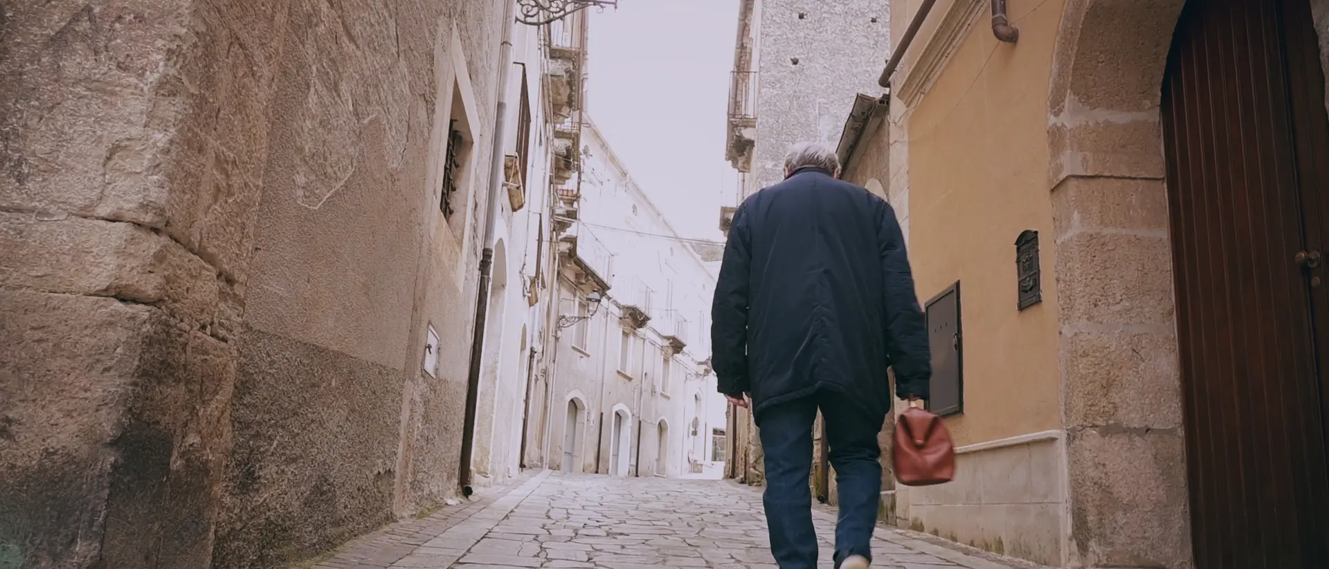 “Tracce”, su LaC Tv il racconto del dottor Camillo: quando fare il medico è una vocazione\n