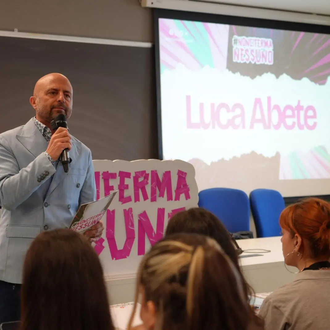 Luca Abete riabbraccia Reggio Calabria per l’ultima tappa del tour universitario #NonCiFermaNessuno\n