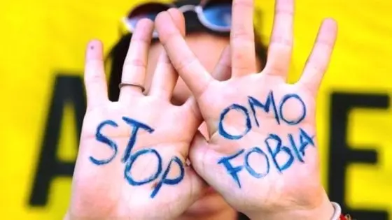 Lgbtqia+, negli ultimi 12 mesi 127 episodi di violenza e odio. Arcigay lancia l’allarme sulle dating app\n
