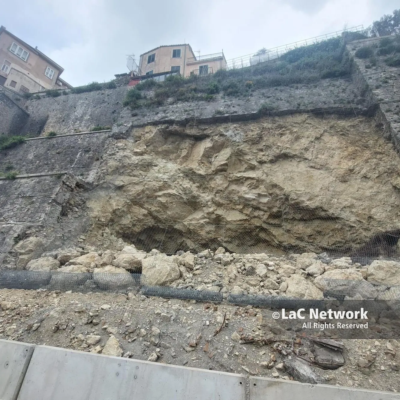 Via Carlo V, Russo (Noi amiamo Catanzaro) si rivolge al sindaco Fiorita:\u00A0«Quanto dobbiamo aspettare per avere un minimo di decoro?»\n