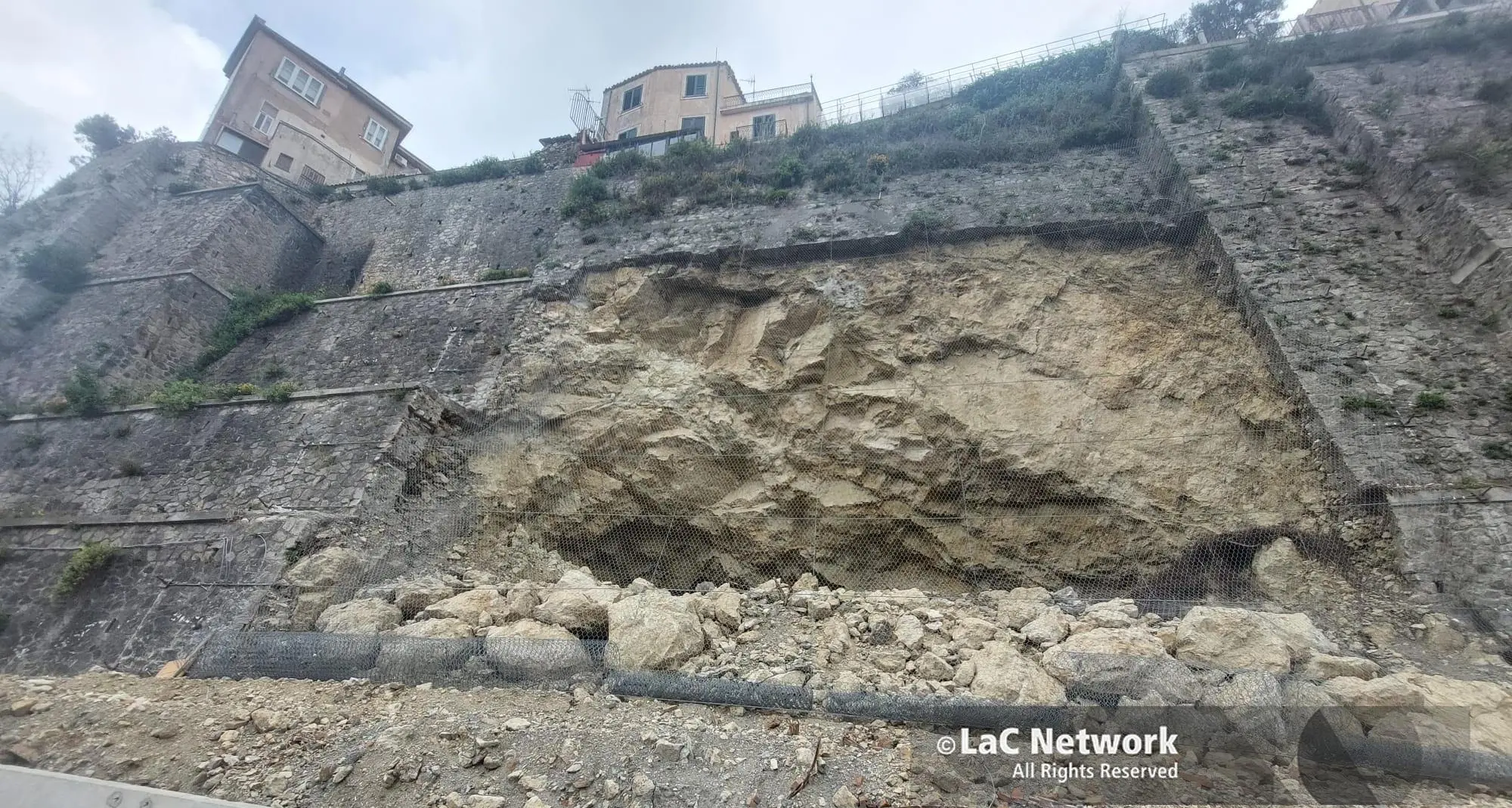 Via Carlo V, Russo (Noi amiamo Catanzaro) si rivolge al sindaco Fiorita:\u00A0«Quanto dobbiamo aspettare per avere un minimo di decoro?»\n