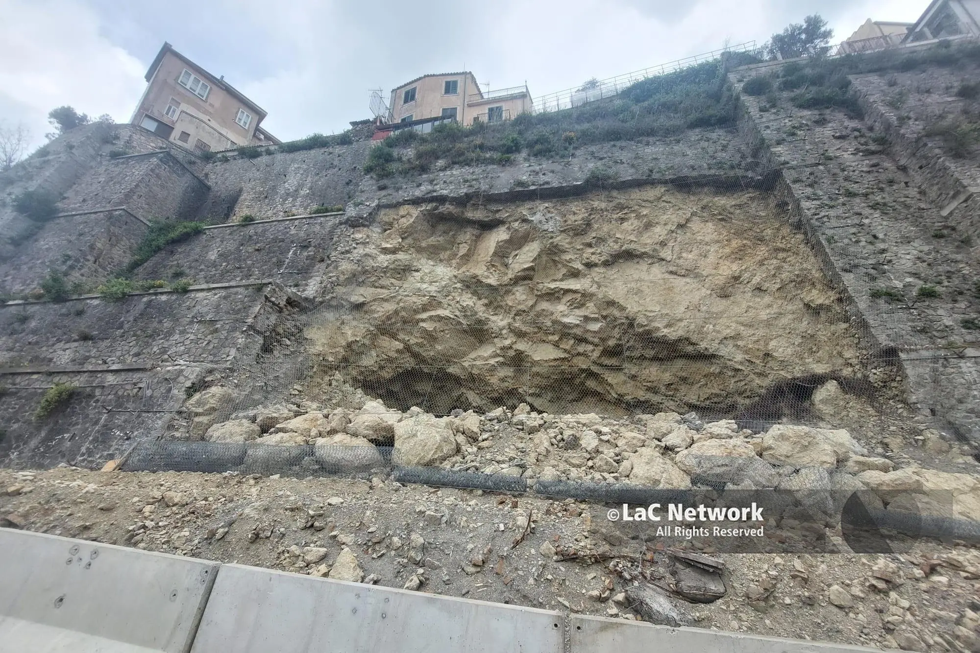Via Carlo V, Russo (Noi amiamo Catanzaro) si rivolge al sindaco Fiorita:\u00A0«Quanto dobbiamo aspettare per avere un minimo di decoro?»\n