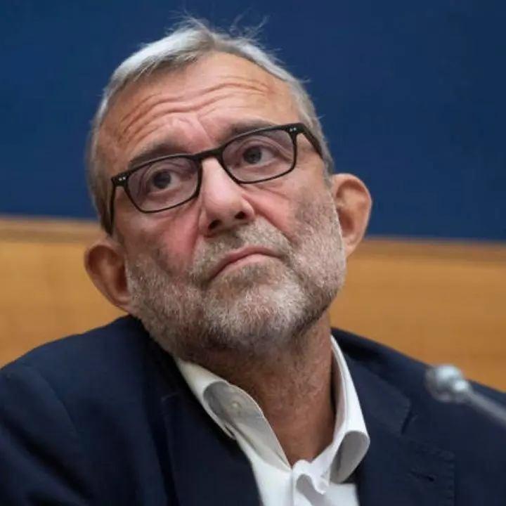 Giachetti si ammanetta al proprio banco alla Camera: «La Vigilanza Rai sequestrata dalla maggioranza»\n