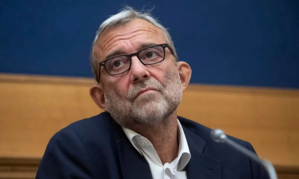 Giachetti si ammanetta al proprio banco alla Camera: «La Vigilanza Rai sequestrata dalla maggioranza»\n