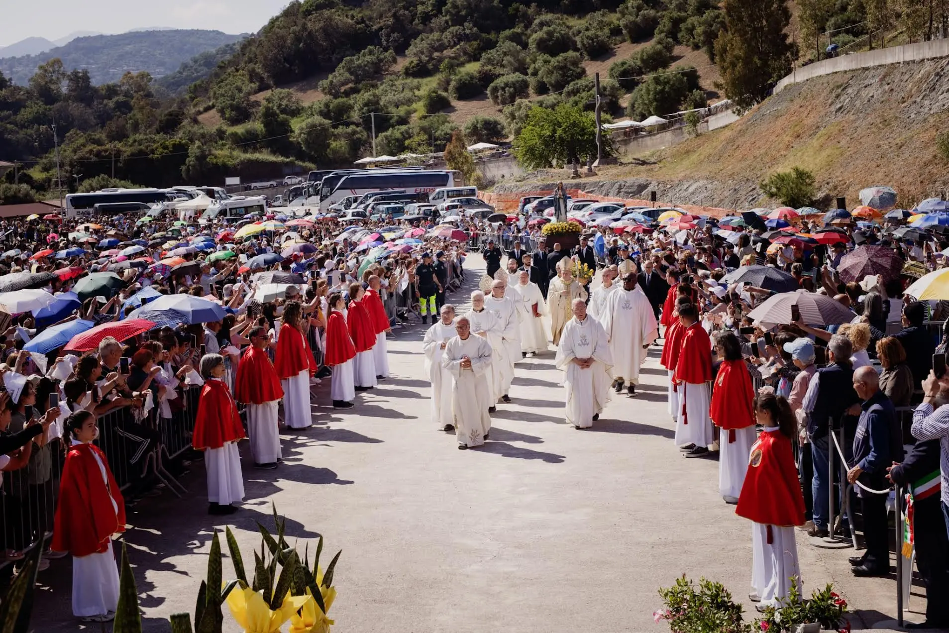 \n\nPlacanica, migliaia di devoti mariani\u00A0al Santuario dello Scoglio per l’anniversario della prima apparizione\n\n\n