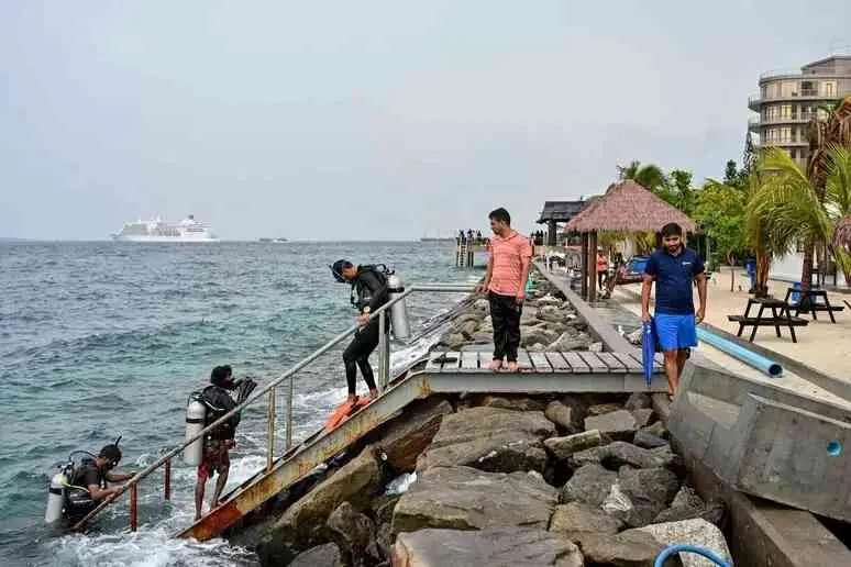 Ancora dispersi i corpi di 4 dei cinque sub italiani morti alle Maldive, l’ambasciatore: «Nuova immersione domani»\n