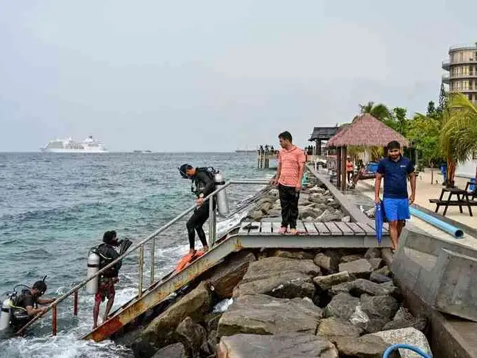 Ancora dispersi i corpi di 4 dei cinque sub italiani morti alle Maldive, l’ambasciatore: «Nuova immersione domani»