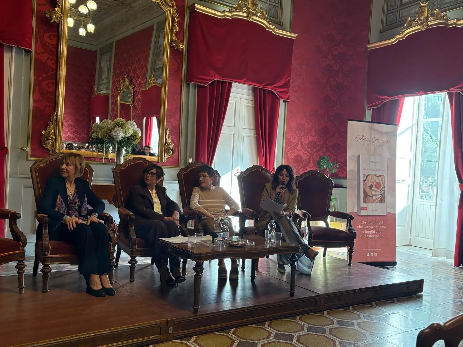 Anna Settino incanta la Sala degli Specchi con “Per le stanze del mondo”\n