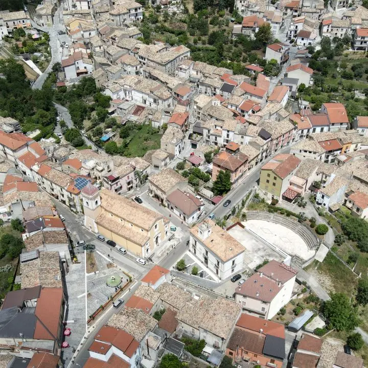 Restare umani tra i banchi: l’equipaggio di terra RESQ incontra gli studenti di San Basile\n