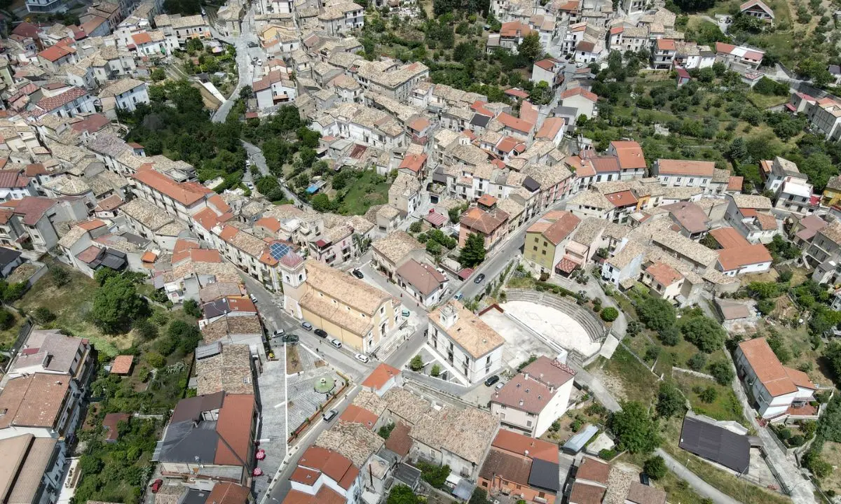 Restare umani tra i banchi: l’equipaggio di terra RESQ incontra gli studenti di San Basile\n