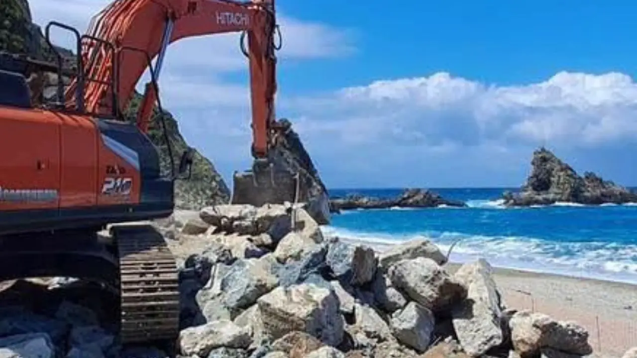 Palmi teme un’estate a metà: lungomare ancora ferito dal maltempo\u00A0e\u00A0lavori in ritardo\n