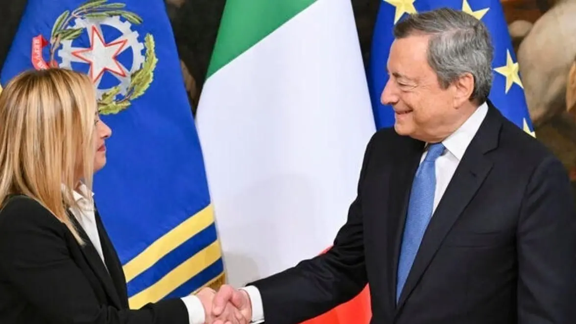 <p>Giorgia Meloni e Mario Draghi</p>\\n
