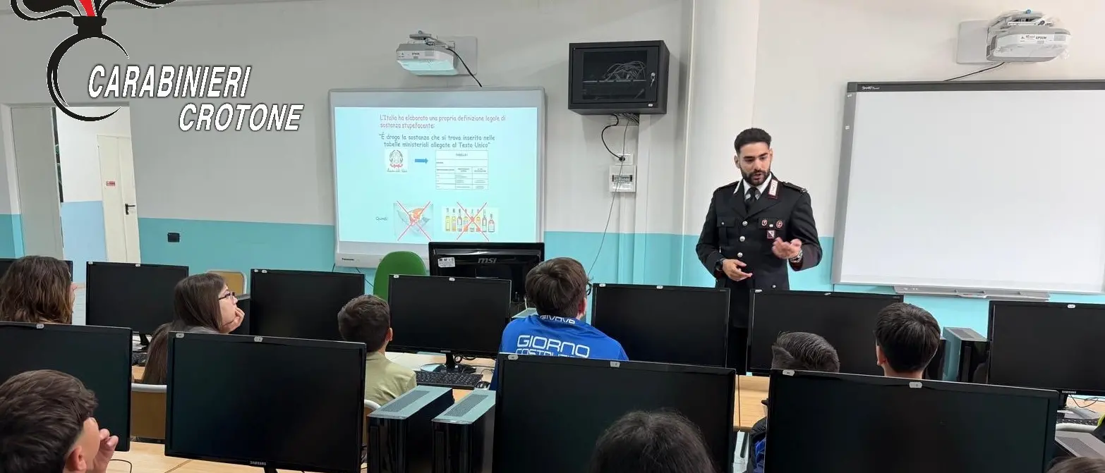 Droga a scuola, carabinieri impegnati in progetti di contrasto e prevenzione della tossicodipendenza\n