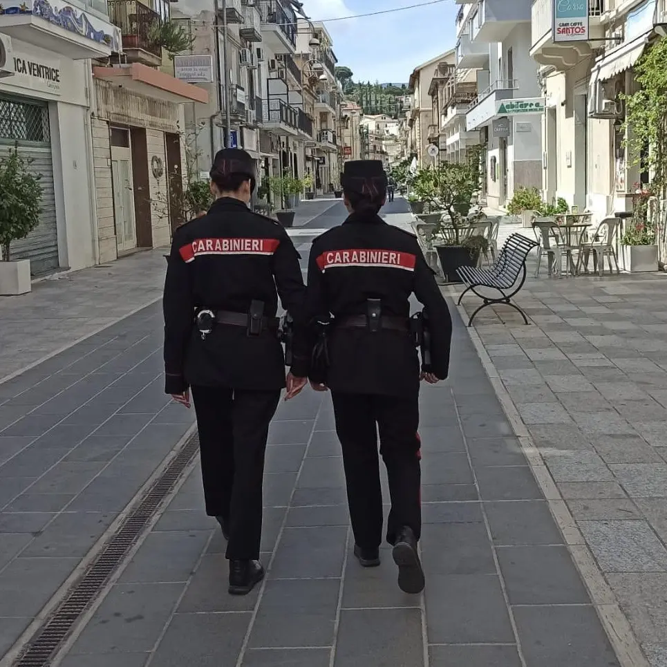 <p>Movida a Soverato, carabinieri scoprono lavoratore in nero: quasi 4mila euro di multa per il ristoratore</p>
