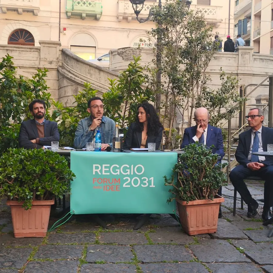 “Idee in Comune”, il confronto tra giovani e candidati: al centro lavoro, università e partecipazione\n\n\n