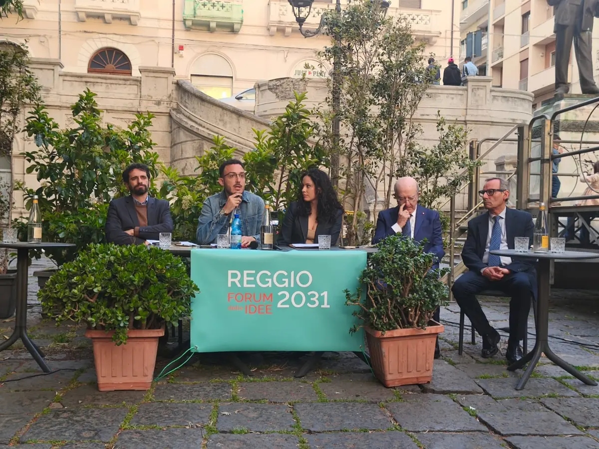 “Idee in Comune”, il confronto tra giovani e candidati: al centro lavoro, università e partecipazione\n\n\n