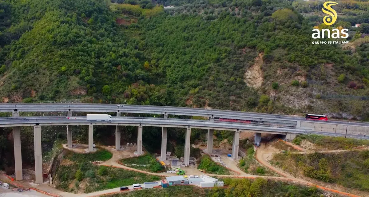 Rogliano, automobilista imbocca contro mano una rampa sull’A2 e rischia di provocare un incidente\n
