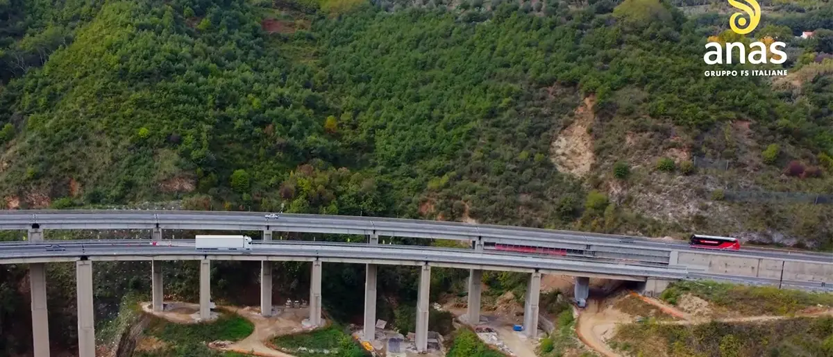Rogliano, automobilista imbocca contro mano una rampa sull’A2 e rischia di provocare un incidente\n
