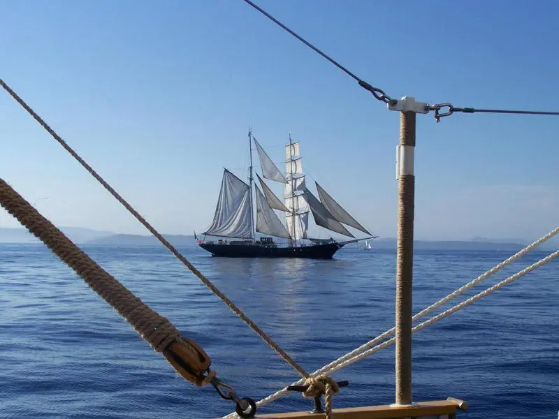 Slitta l’arrivo di Nave Italia al porto di Vibo Marina a causa del maltempo: arrivo riprogrammato per martedì\n