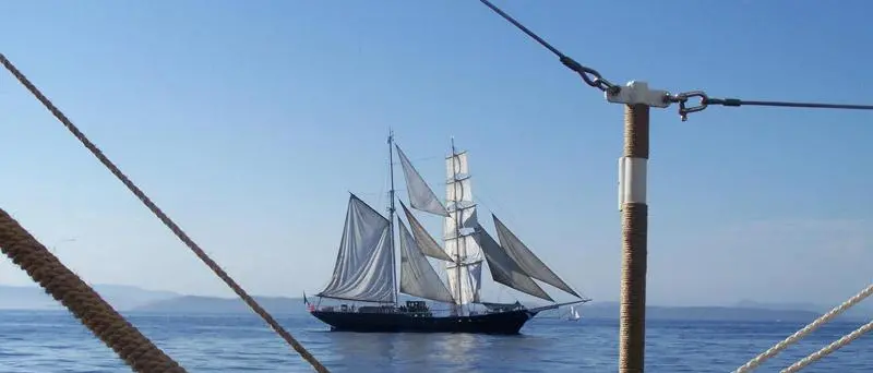 Slitta l’arrivo di Nave Italia al porto di Vibo Marina a causa del maltempo: arrivo riprogrammato per martedì\n