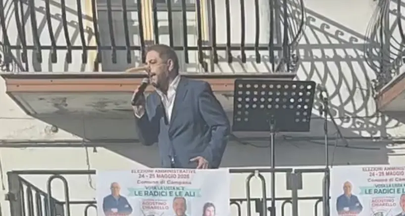 Campana, il sindaco sale sul palco vestito da Pinocchio: ironia e teatro al comizio elettorale\u00A0\n