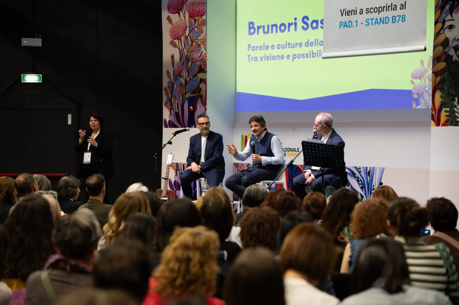 Al Salone del libro di Torino sala gremita per il dialogo tra Dario Brunori e Vito Teti sulla “restanza”\n