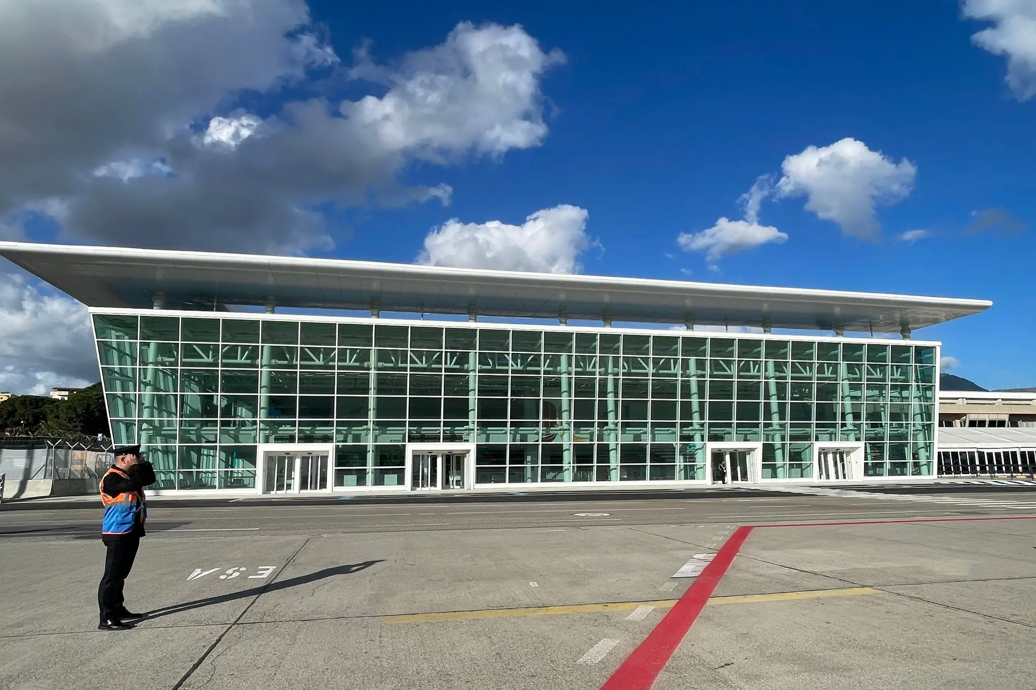 <p>Aeroporto di Reggio Calabria, al via l’inaugurazione del nuovo terminal partenze – <span style=\"color:hsl(0, 75%, 60%);\">LIVE</span></p>