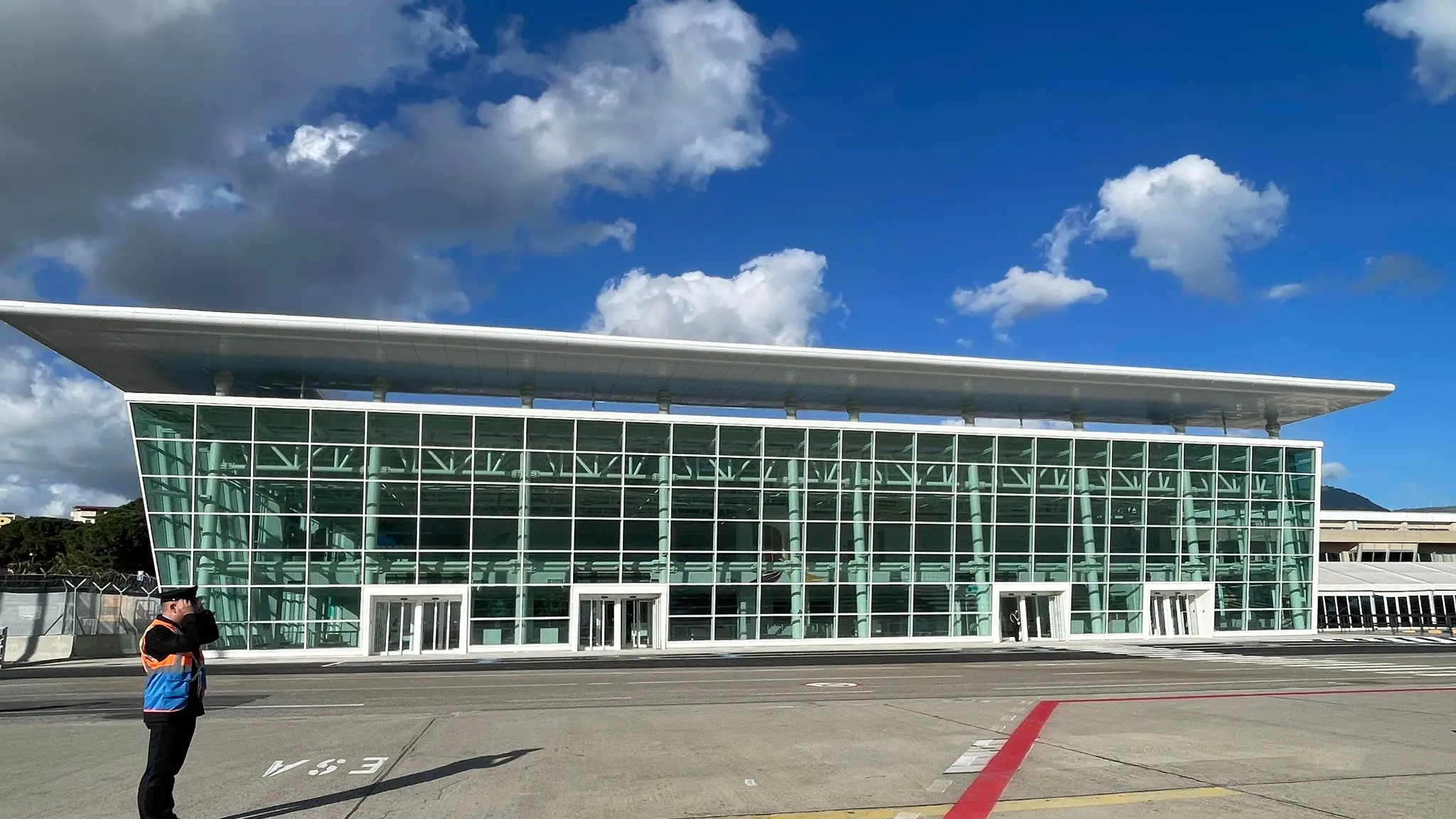 <p>L'Aeroporto dello Stretto Tito Minniti</p>\\n