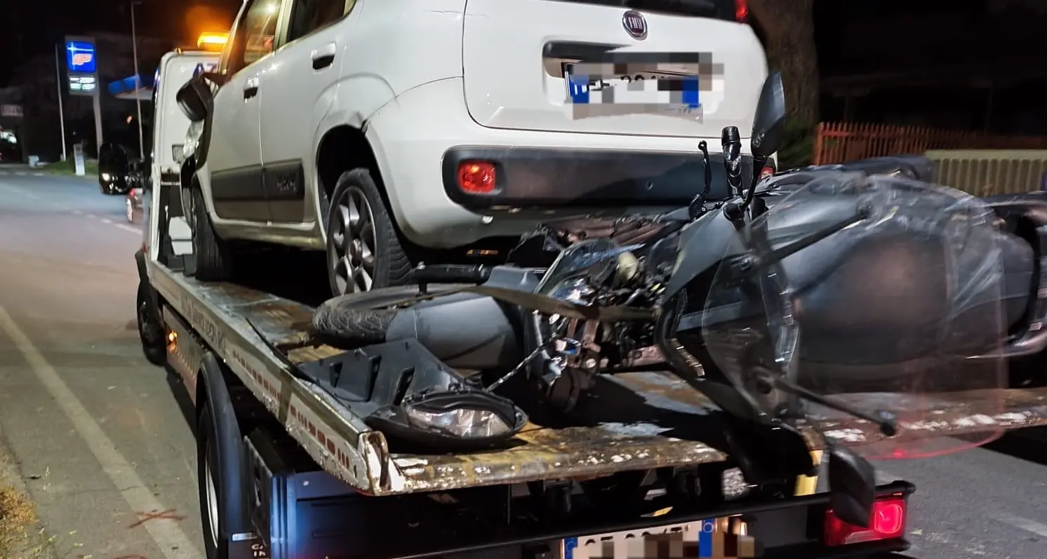 Sangue sulle strade del Reggino, tragico incidente a Bianco: morto un minorenne\n