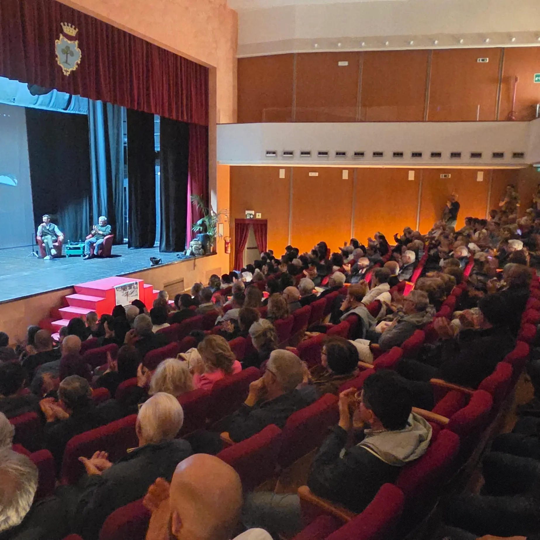 Ucraina e Gaza al centro della riflessione promossa dal consigliere regionale Alecci al teatro di Soverato con testimonianze dirette\n
