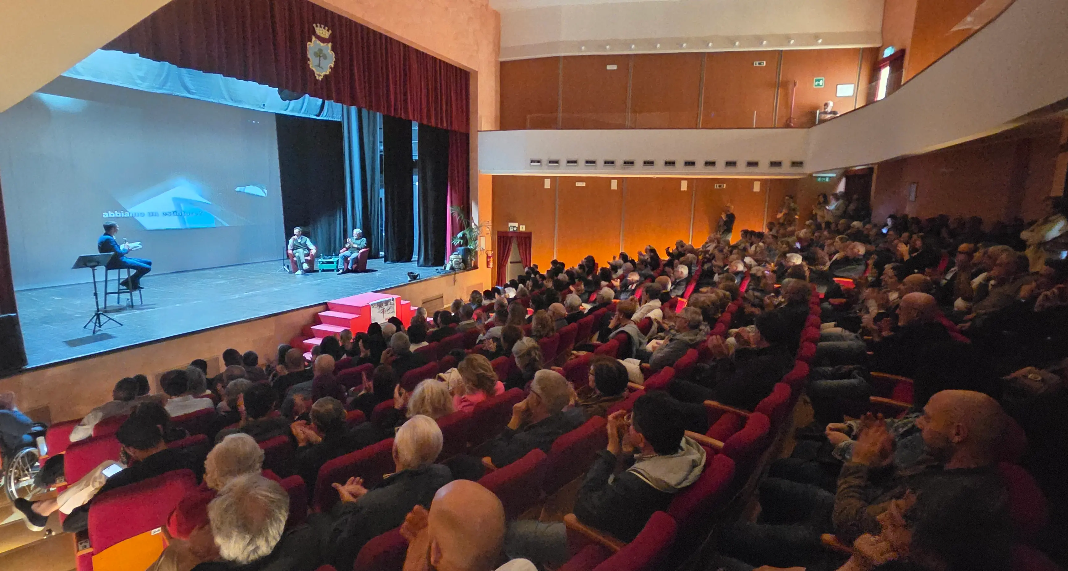 Ucraina e Gaza al centro della riflessione promossa dal consigliere regionale Alecci al teatro di Soverato con testimonianze dirette\n