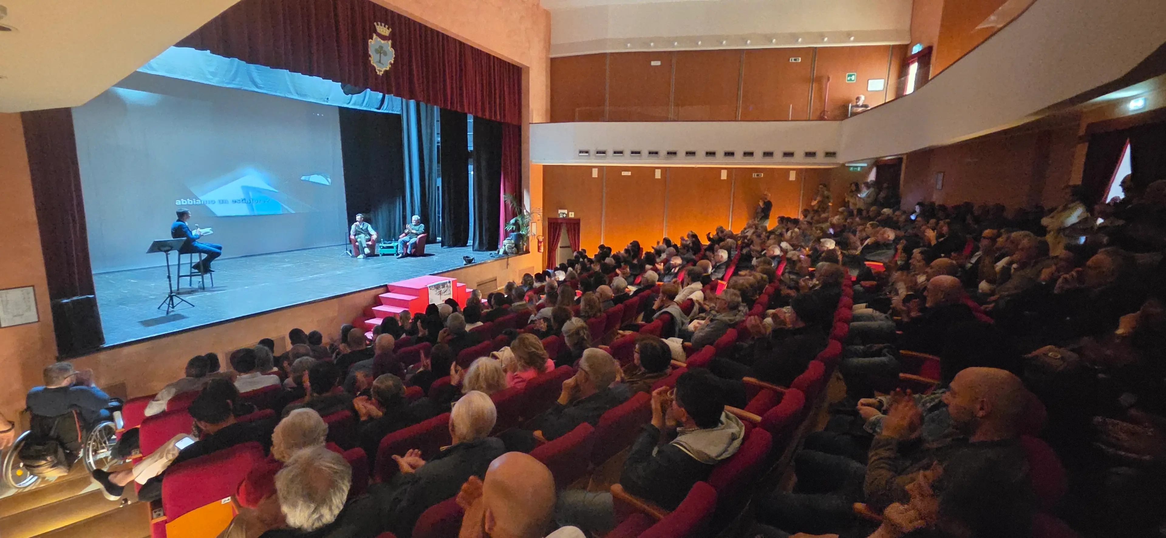 Ucraina e Gaza al centro della riflessione promossa dal consigliere regionale Alecci al teatro di Soverato con testimonianze dirette\n