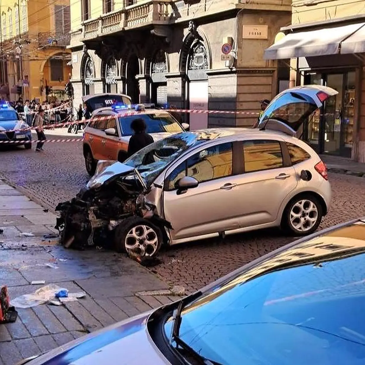 Modena, chi è Salim El Koudri: la laurea in Economia, le cure psichiatriche e i dubbi sul movente del “lupo solitario”\n