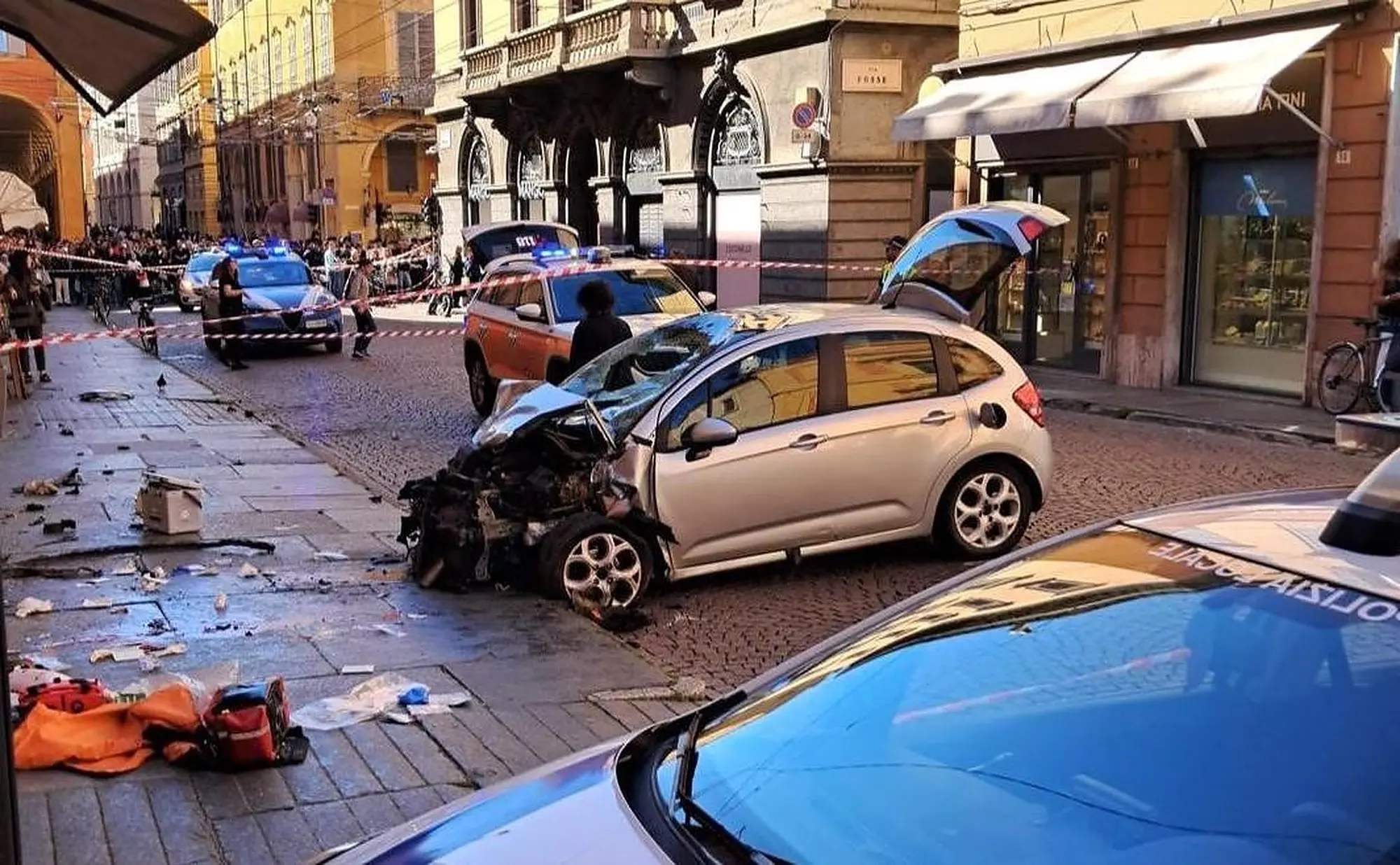 Modena, chi è Salim El Koudri: la laurea in Economia, le cure psichiatriche e i dubbi sul movente del “lupo solitario”\n