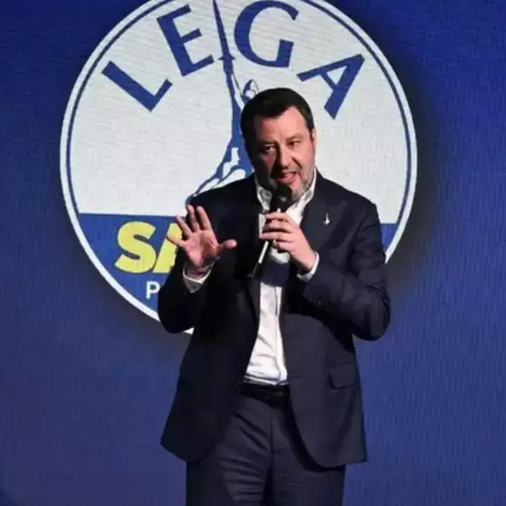 Immigrazione, la Lega rilancia sulla sicurezza: «Chi tradisce la fiducia dell’Italia va espulso»\n\n\n